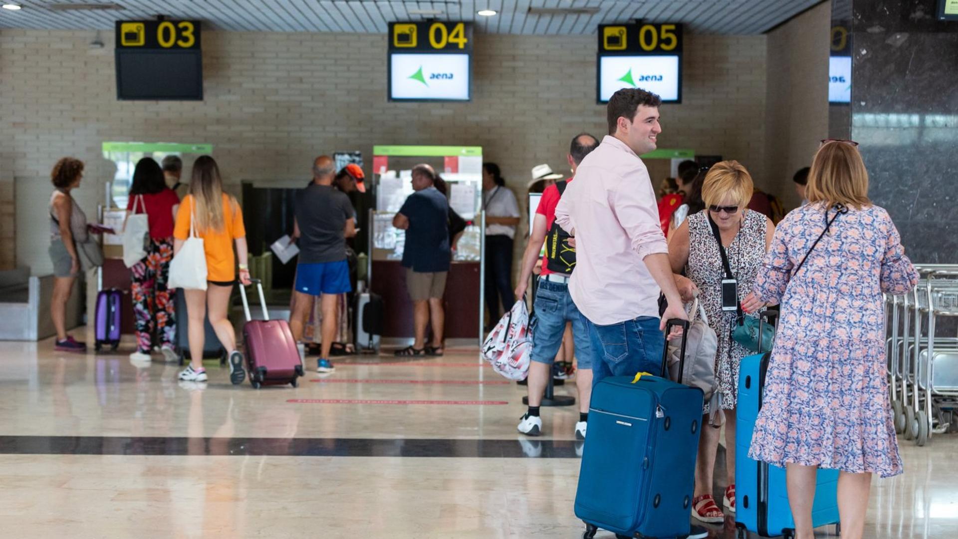 El aeropuerto unirá este verano La Rioja con Albania, Egipto, Jordania